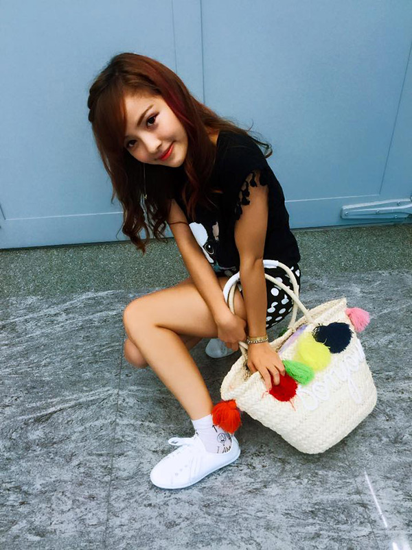 名人徐凯希cathy 人气定番.真牛皮绑带休闲小白鞋 nt$ 1380